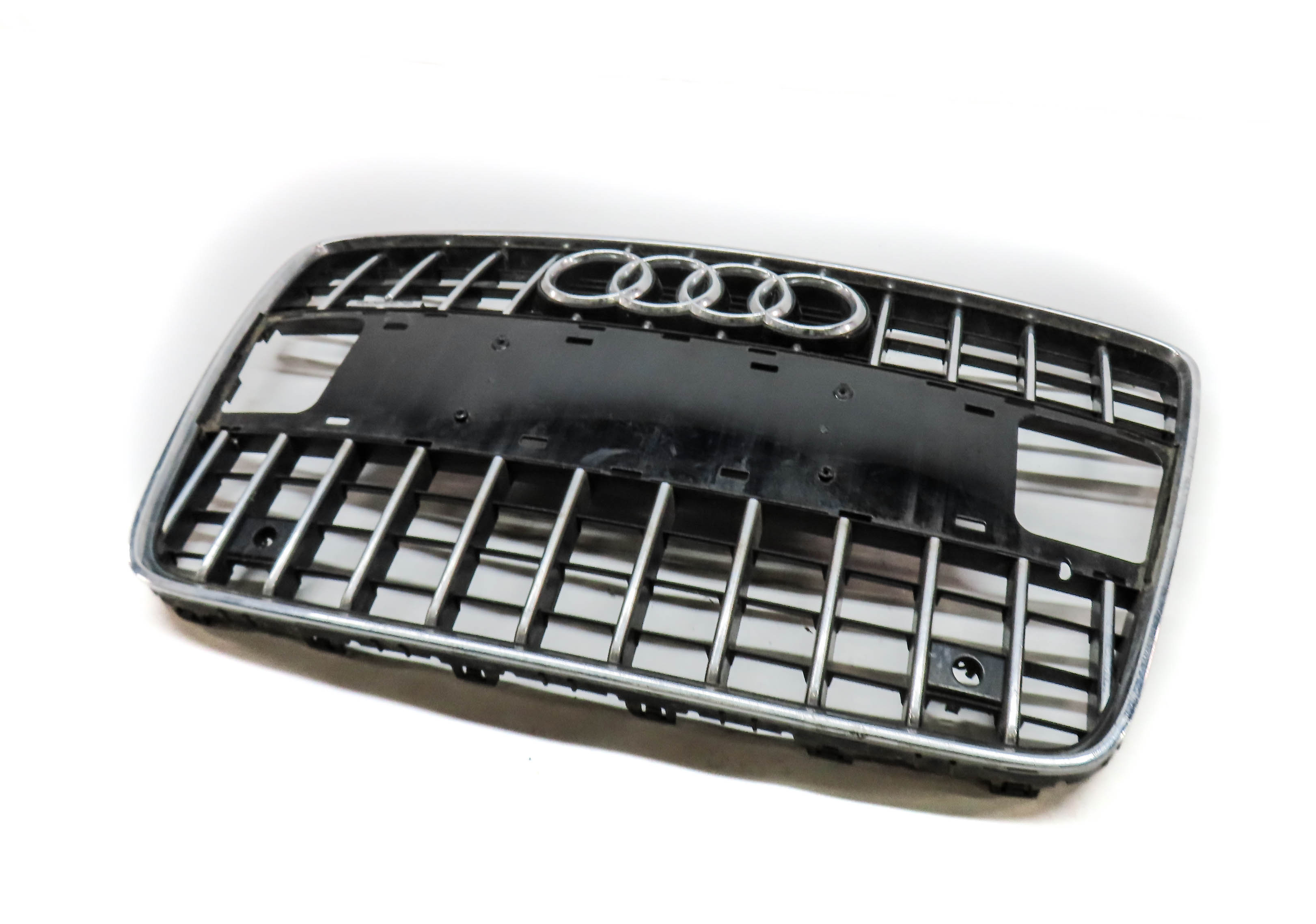 2010-2015 AUDI Q7 (4L) FRONT MAIN CENTER HOOD GRILLE AIR VENT TRIM (BLACK) — exact item pictured